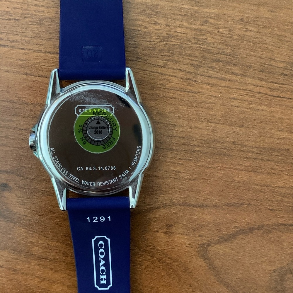 Coach classic signature sport silicon strap watch - Picture 4 of 4